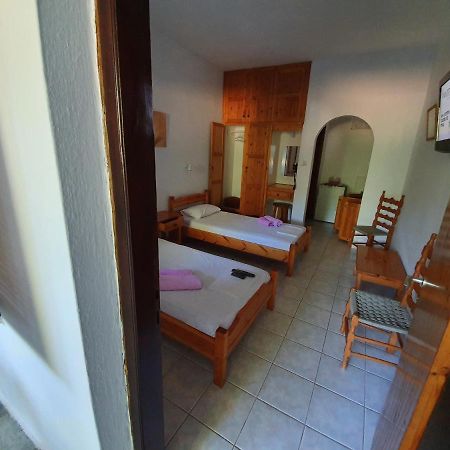 Dionisos Studios And Apts Skiathos Koukounaries Exterior photo