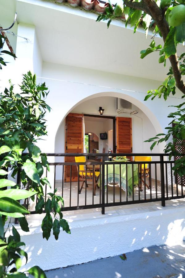 Dionisos Studios And Apts Skiathos Koukounaries Exterior photo